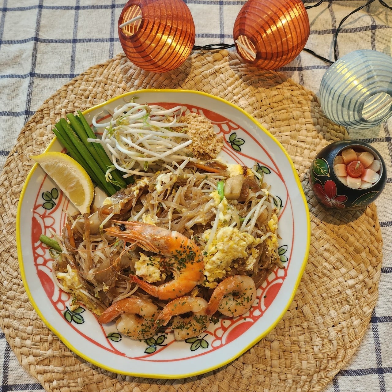 パッタイ(海鮮、チキン、牛ともばら肉)