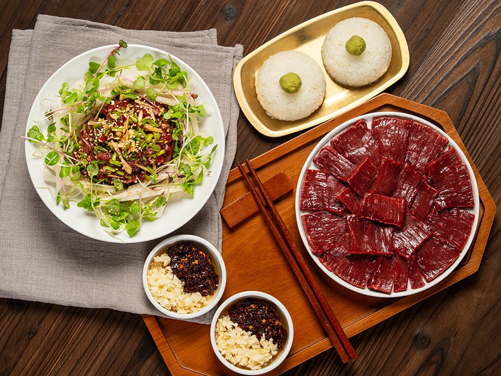 ハーフ＆ハーフ 牛刺身 100g + ユッケ 100g